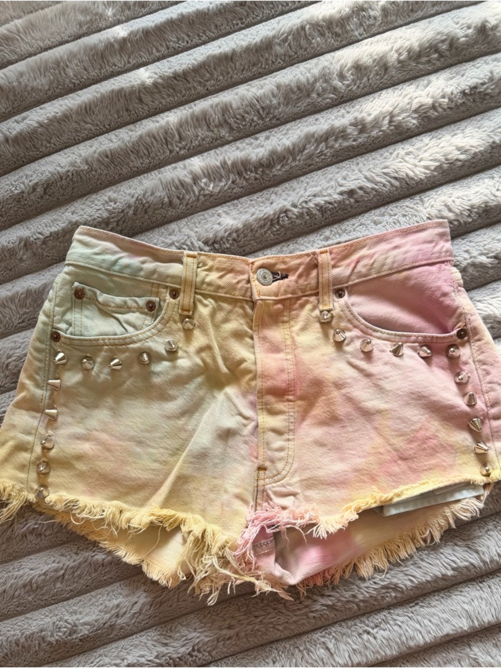 VINTAGE Studded Tie-Dye Frayed Hem Women's Shorts | Sz S